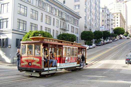 San_Francisco_Cable_Car_on_California_Street